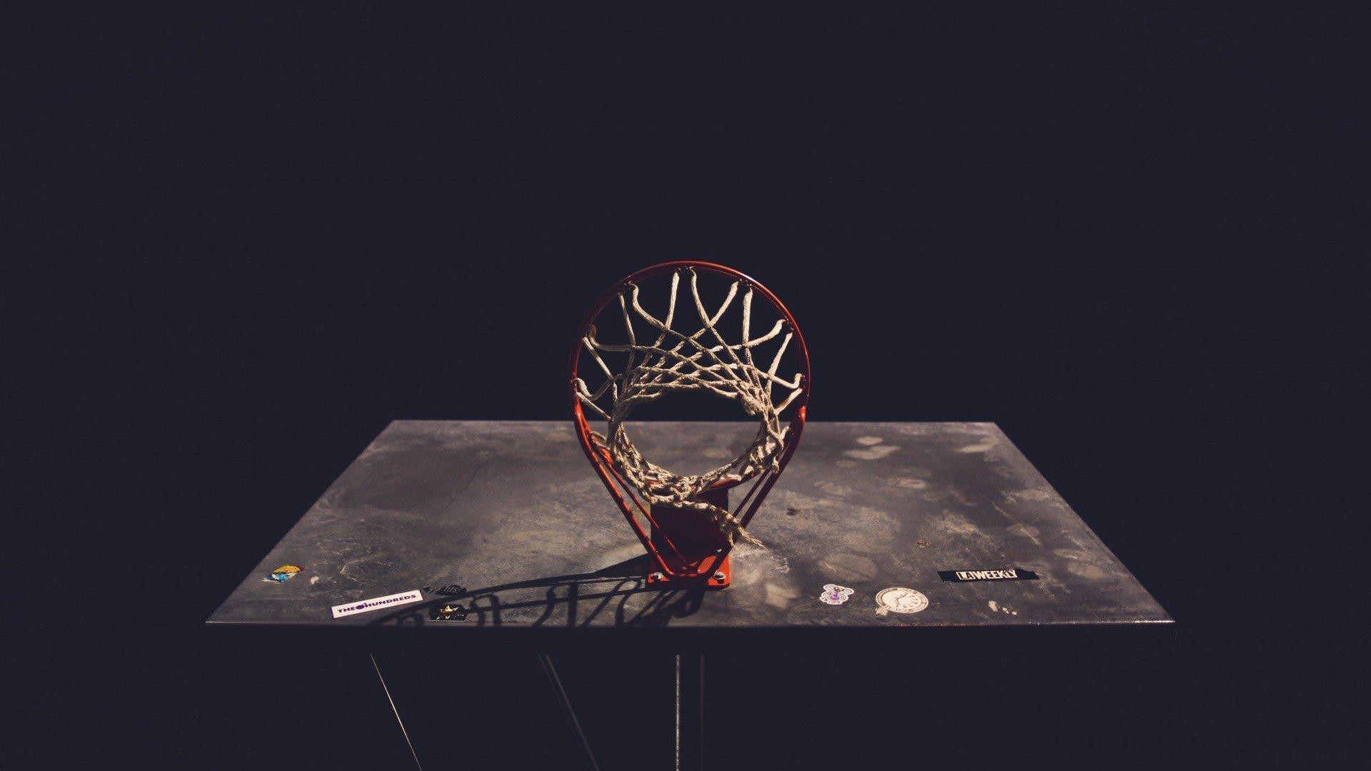 太可惜了！海港双中卫离奇漏球，朱鹏宇无人盯防竟踢空良机