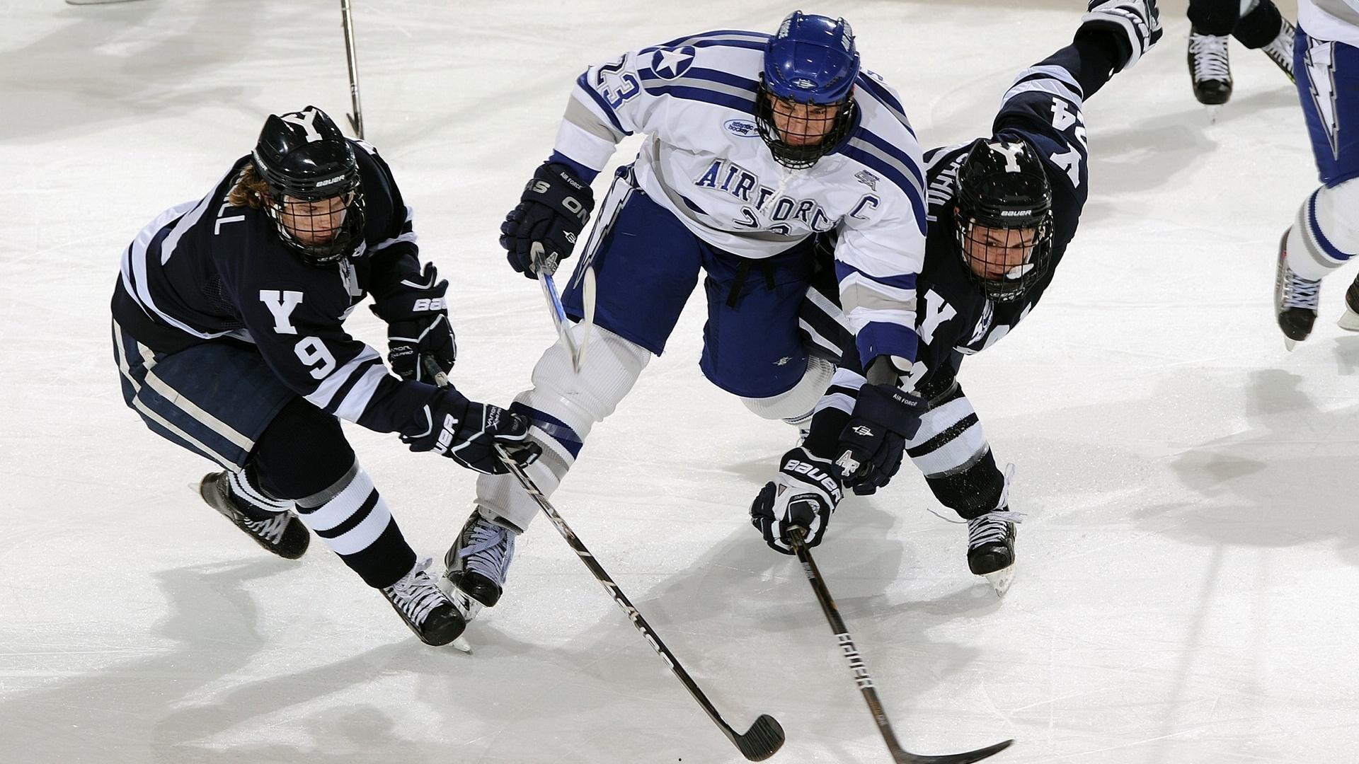 卫冕欧青赛冠军！埃利奥特社媒晒庆祝照：又一个冠军！